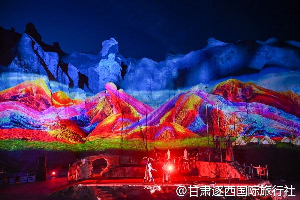 敦煌鳴沙山月牙泉幾點去拍照最好？需要請攝影師跟拍嗎