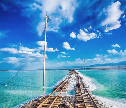 青海湖二郎劍景區(qū)+茶卡鹽湖+金銀灘草原+原子城紀(jì)念館2日1晚跟團(tuán)游