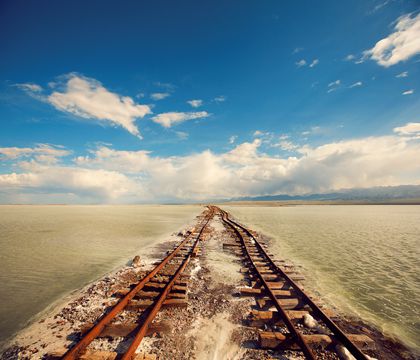敦煌莫高窟+烏素特水上雅丹地質(zhì)公園+大柴旦翡翠湖旅游景區(qū)+茶卡鹽湖6日5晚跟團(tuán)游
