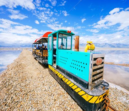 青海西寧+青海湖+茶卡鹽湖+張掖+嘉峪關(guān)+敦煌8日7晚私家團(tuán)